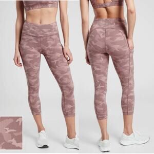 Athleta Ultimate Stash Pocket Textured Camo Capri Leggings